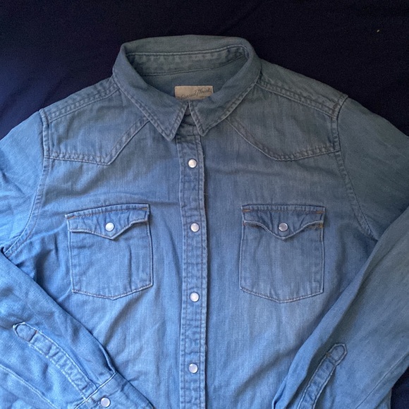 Long sleeve denim button down shirt - Picture 2 of 6
